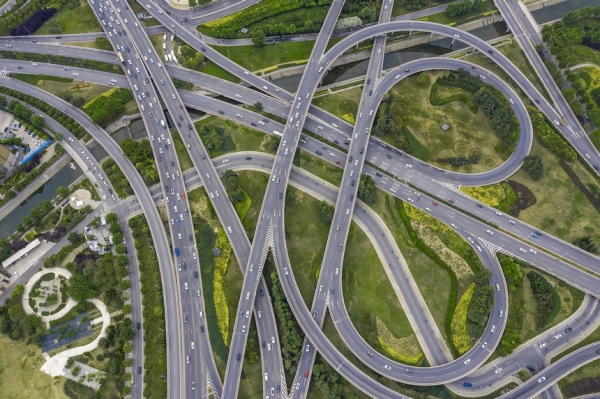 Без навигатора не соваться. 7 необычных автомобильных развязок мира