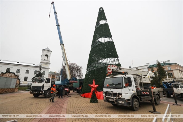 В Бресте открылась предновогодняя ярмарка. Подробности и фоторепортаж