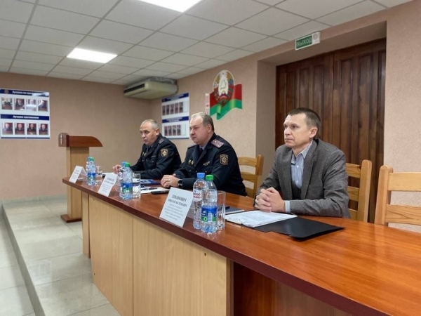 На улицах Бреста сегодня было очень много сотрудников ГАИ. Почему? На улицах Бреста сегодня было очень много сотрудников ГАИ. Почему?