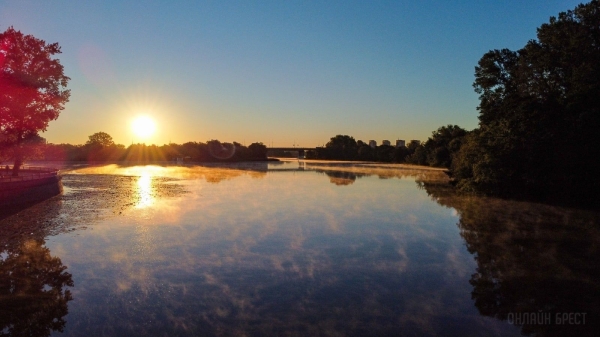 
                Читатель: Посмотрите, какой красивый рассвет был сегодня в Бресте
            