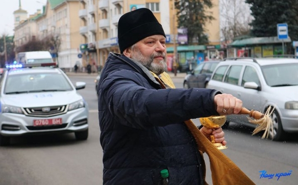 Места смертельных ДТП освятили в Барановичах