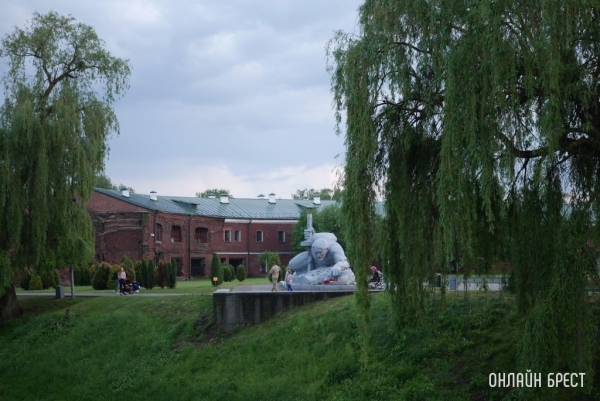 Лукашенко поздравил коллектив мемориального комплекса «Брестская крепость-герой» с 50-летием со дня основания