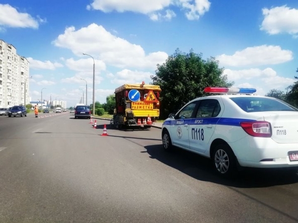 Водителей просят убрать машины, припаркованные на Луцкой в Бресте. Где именно и почему? Водителей просят убрать машины, припаркованные на Луцкой в Бресте. Где именно и почему?