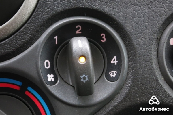 Из-за чего потеют стекла, как их быстро очистить и можно ли решить проблему принципиально