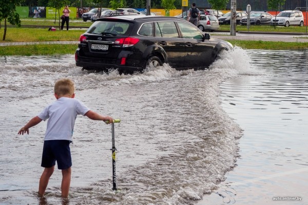 Залитые улицы. Стихия в Минске разыгралась не на шутку Залитые улицы. Стихия в Минске разыгралась не на шутку