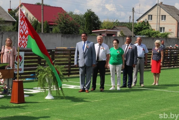 В Ганцевичах открыли футбольную площадку, построенную при содействии АБФФ и Туровского молочного комбината