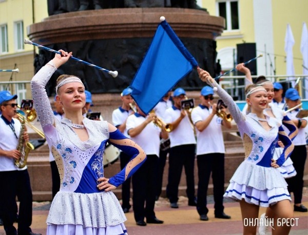 
                Читатель: Вчера на Советской было красиво
            