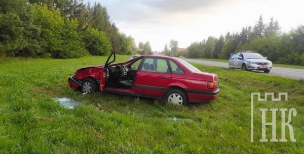 Семья из Бреста на легковушке съехала в кювет