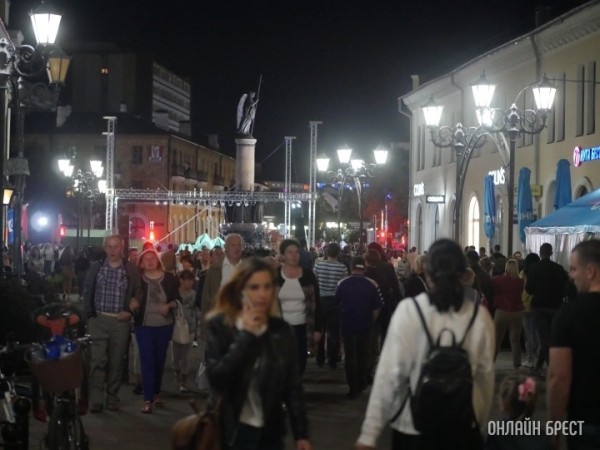 До которого часа можно гулять несовершеннолетним?