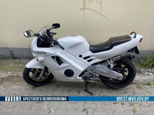 В Кобрине водитель не справился с управлением мотоцикла В Кобрине водитель не справился с управлением мотоцикла