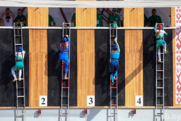 В Бресте открыли ЧМ по пожарно-спасательному спорту В Бресте открыли ЧМ по пожарно-спасательному спорту