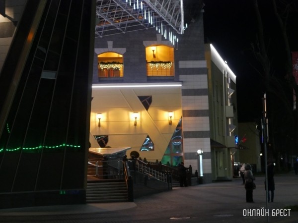 Новый сезон Брестский театр кукол планирует открыть ярким шоу и показом трех спектаклей