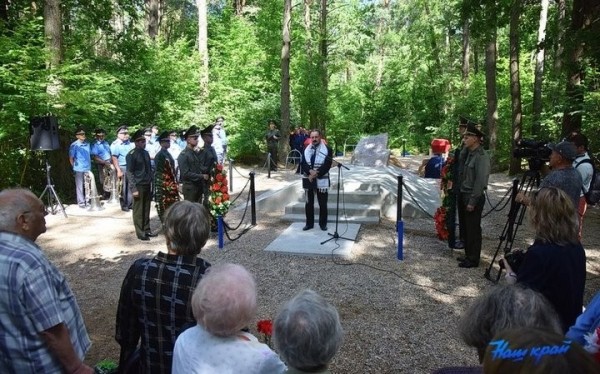 Останки 18 расстрелянных во время войны мирных жителей перезахоронили в Барановичском районе Останки 18 расстрелянных во время войны мирных жителей перезахоронили в Барановичском районе