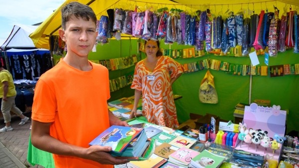 Сходили с восьмиклассником на рынок: сколько он потратил на подготовку к школе