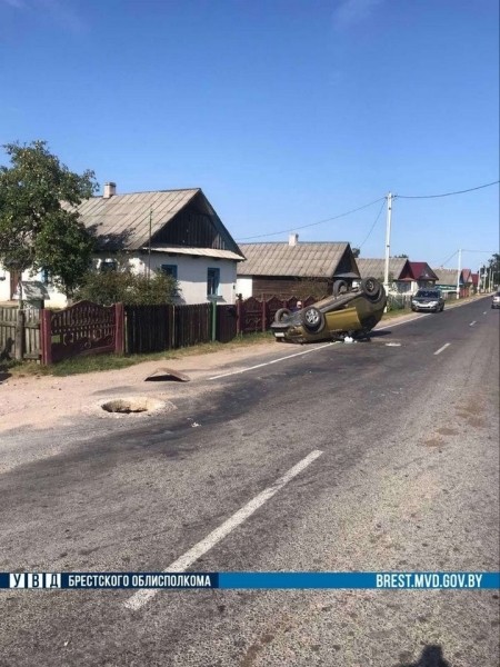 В Ивацевичском районе автомобиль оказался на крыше. Как это случилось?