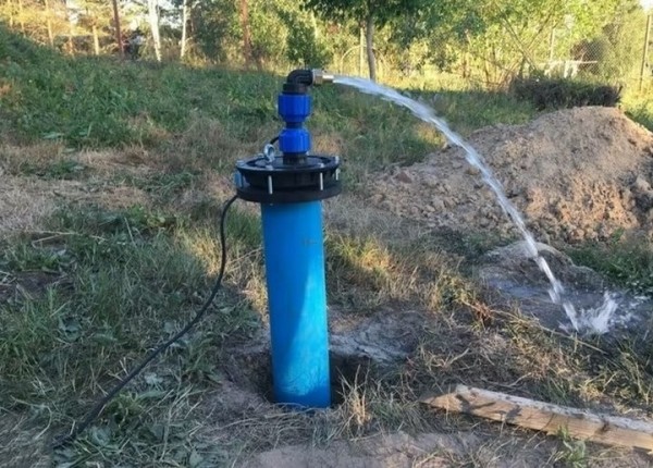 Нужно ли платить за воду на даче, если пробурить свою скважину?