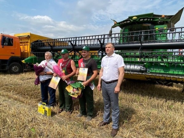 Комбайнер из Каменецкого района — первый трехтысячник в Беларуси Комбайнер из Каменецкого района — первый трехтысячник в Беларуси