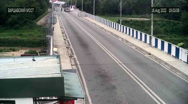 «Очередь часов на 35—40». Водитель прислал видео с польской границы, он простоял там всю ночь «Очередь часов на 35—40». Водитель прислал видео с польской границы, он простоял там всю ночь