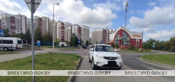 В Бресте водитель Geely сбил велосипедистку