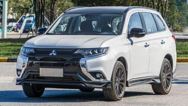 Россиянин купил в Беларуси новый Mitsubishi Outlander на $8000 дешевле, чем в России