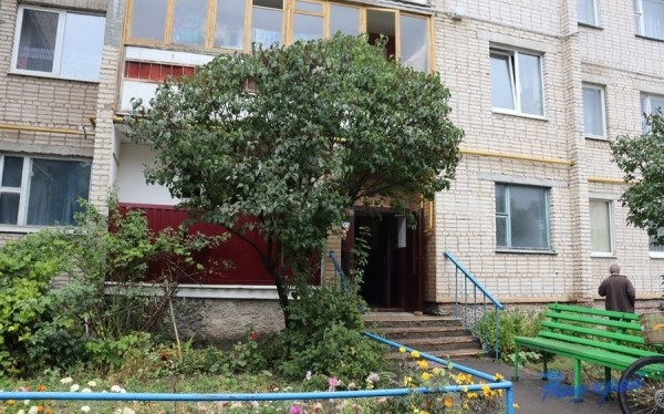 Из трехкомнатной квартиры – в «барак». Жителя Брестской области выселили из жилья за долги