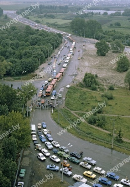 Вспомним, какие были очереди из Бреста в Польшу в 90-е Вспомним, какие были очереди из Бреста в Польшу в 90-е