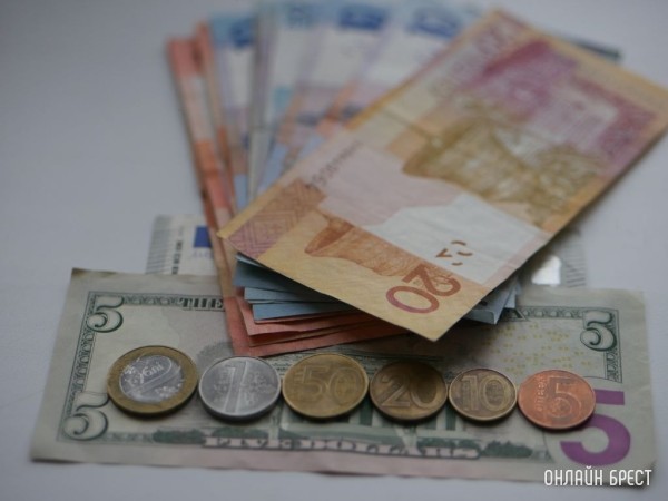 Доллар еще дешевле. Первые осенние курсы