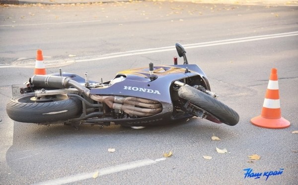 Страшная авария в центре Барановичей. Мотоциклиста увезли в реанимацию