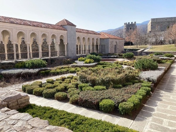 В Грузию на 18-летнем «Мерсе». Белорусы провели в Тбилиси два месяца и делятся впечатлениями