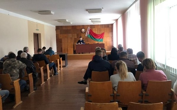 В Барановичах работники строительной организации воровали песок и гравий. Как их наказали?