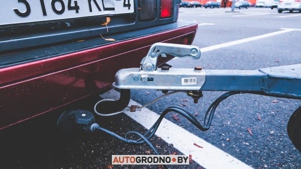 Белорус распилил автомобиль, чтобы сделать из него прицеп