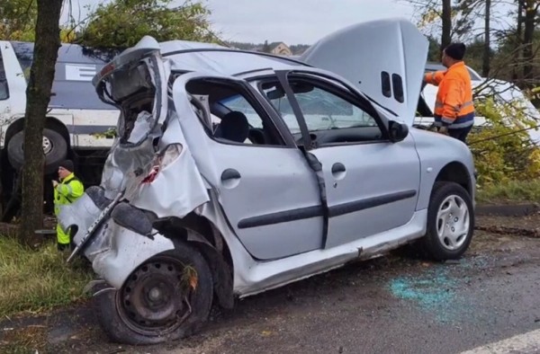 Массовая авария на трассе Р1: пассажирский автобус в кювете, по меньшей мере 15 человек пострадало Массовая авария на трассе Р1: пассажирский автобус в кювете, по меньшей мере 15 человек пострадало