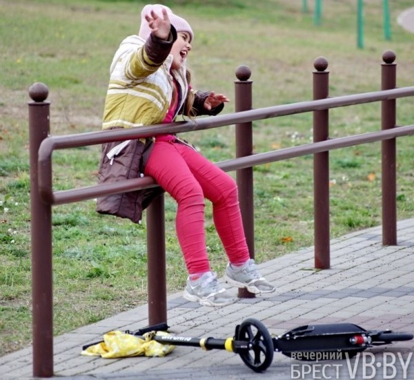 В Бресте парк 1000-летия залит осенними красками. Фоторепортаж