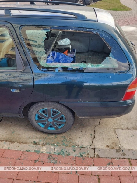 В Беларуси парень выпил, поругался с девушкой и… разбил машину