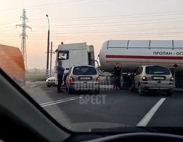 Читатель: Как так получилось? Неизвестно. Сегодня возле Бреста
Читатель: Как так получилось? Неизвестно. Сегодня возле Бреста