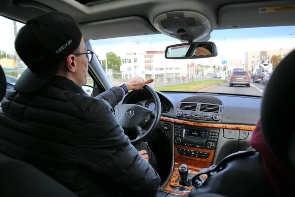 В Грузию на 18-летнем «Мерсе». Белорусы провели в Тбилиси два месяца и делятся впечатлениями