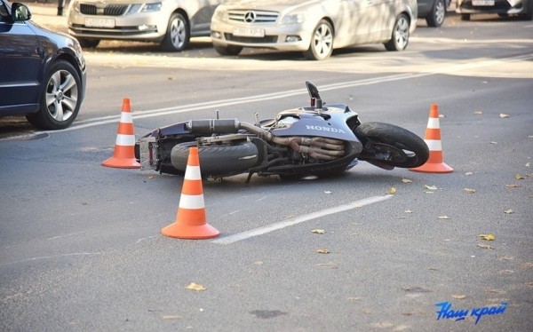 Страшная авария в центре Барановичей. Мотоциклиста увезли в реанимацию