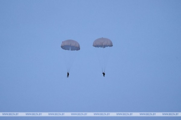 Ночное десантирование на полигоне Брестский