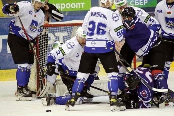 В Бресте состоялся хоккейный матч, все собранные средства от которого пойдут в помощь ребенку