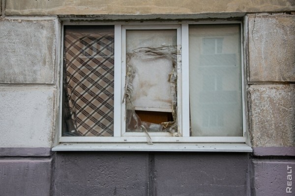 «Соседи и общая кухня − тут не самое страшное». Шокирующий репортаж из одной белорусской коммуналки