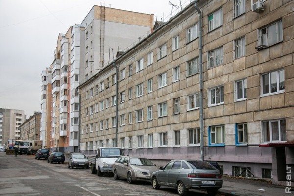 «Соседи и общая кухня − тут не самое страшное». Шокирующий репортаж из одной белорусской коммуналки