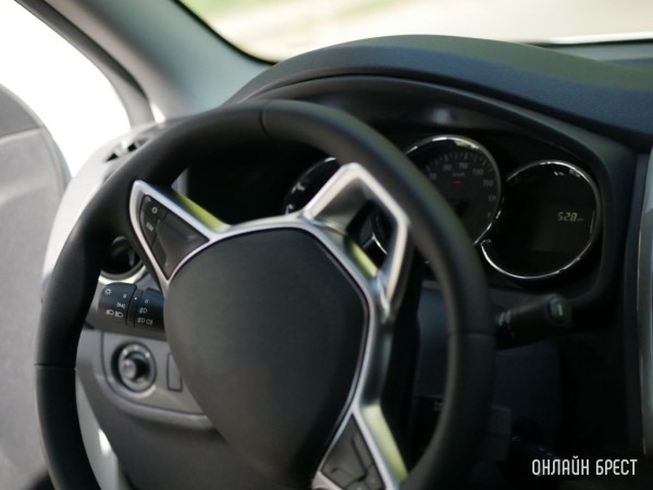 «Хотят продать по российской цене, а купить по белорусской». Что происходит с рынком подержанных машин