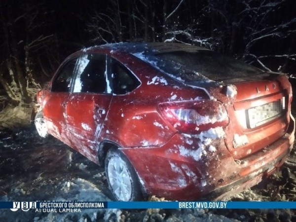 Брестчанин перевернулся на автомобиле Lada