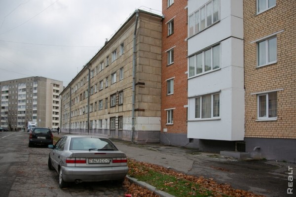 «Соседи и общая кухня − тут не самое страшное». Шокирующий репортаж из одной белорусской коммуналки