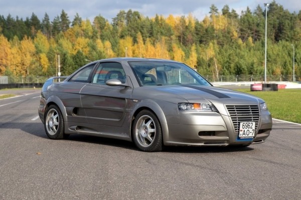 В Беларуси заметили уникальный автомобиль. Как оказалось, он самодельный