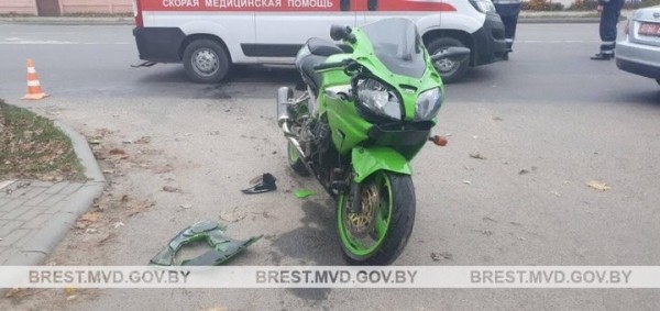 Таксист сбил мотоциклиста в Барановичах Таксист сбил мотоциклиста в Барановичах