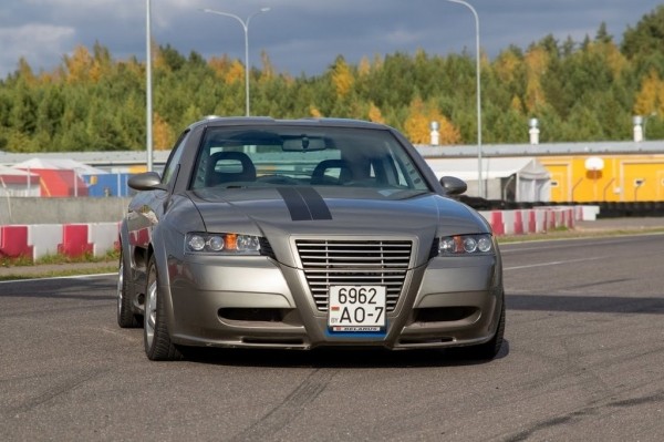 В Беларуси заметили уникальный автомобиль. Как оказалось, он самодельный