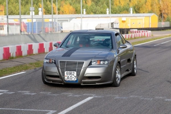 В Беларуси заметили уникальный автомобиль. Как оказалось, он самодельный