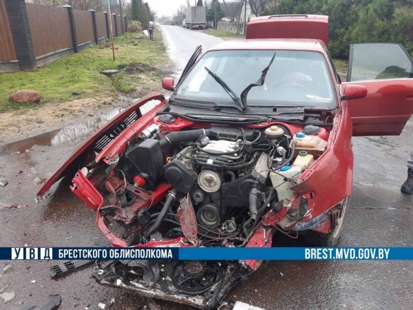 В Кобрине водитель Audi не уступил МАЗу В Кобрине водитель Audi не уступил МАЗу