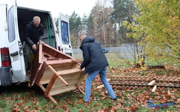 В Барановичах установили первые домики для бездомных котов В Барановичах установили первые домики для бездомных котов